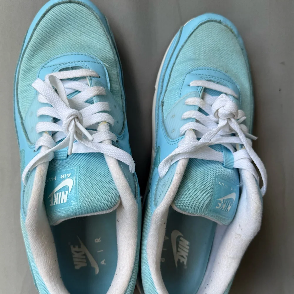 Nike Air Blue and White Sneakers -Men’s sz 11 - Picture 1 of 7
